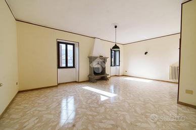 4 LOCALI A VITERBO