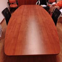 Tavolo ovale da ufficio