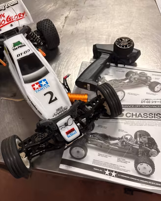 Auto radiocomandata tamiya DT-03 chassis