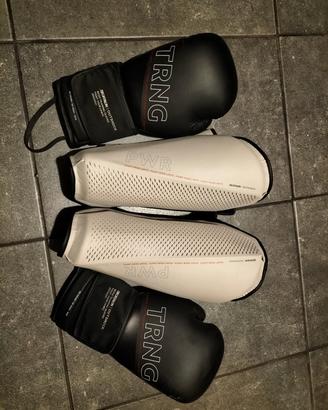 guantoni 10 oz e parastinchi decathlon