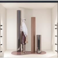 Allestimento vetrina negozio abbigliamento