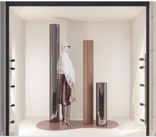 Allestimento vetrina negozio abbigliamento