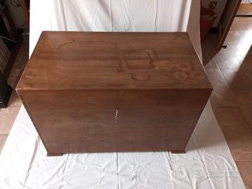 Baule in legno massiccio 