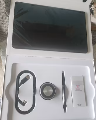 Wacom Intuos Pro Medium + Pellicola Nuova