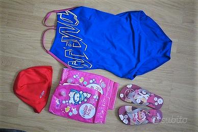 Completo mare o piscina: costume Arena, ciabatte
