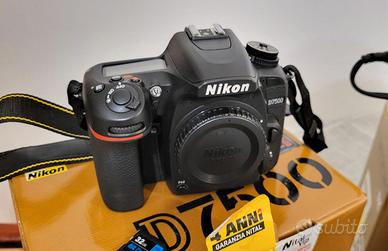 Nikon D7500 + obiettivi + accessori