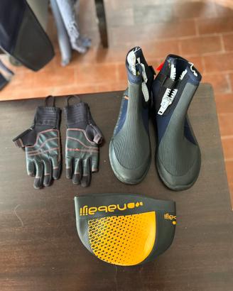 Stivaletti 37-38 guanti-cuffia vela /mare 12 anni