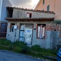 Rudere con orticello di pertinenza in zona residen