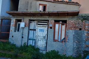 Rudere con orticello di pertinenza in zona residen