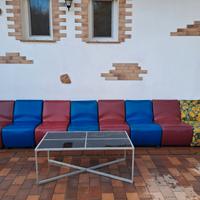 Poltrone ignifughe tavolini  e piccolo frigo