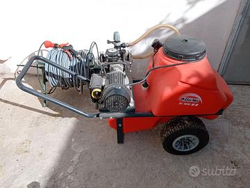 Motopompa irrorazione trattamenti arbusti