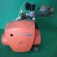 BRUCIATORI di gas e gasolio.-