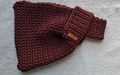 BORSA UNCINETTO CON MANICI CHE SI INCROCIANO