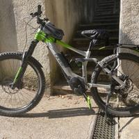 Mountain Bike Cube biammortizzata accessoriata