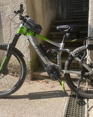 Mountain Bike Cube biammortizzata accessoriata