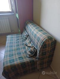 Divano letto due posti , una piazza e mezza.