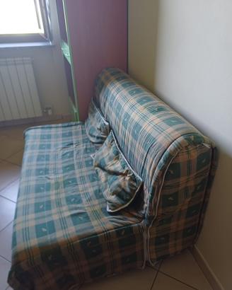 Divano letto due posti , una piazza e mezza.
