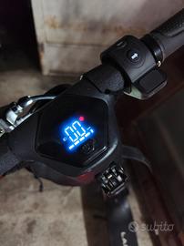 monopattino Land Rover 