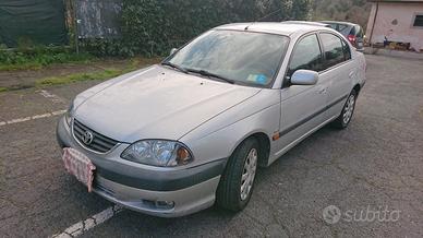 TOYOTA Avensis 1ª serie - 2001