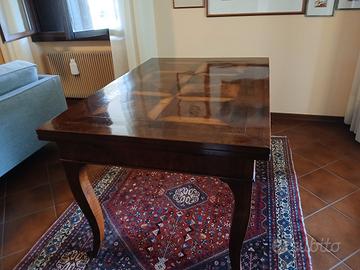 Tavolo artigianale in noce 