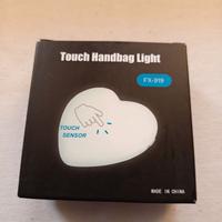 Cuore luminoso per illuminare l'interno della bors