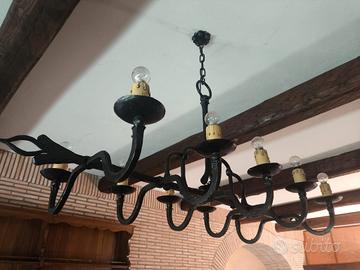 Lampadario in ferro battutto