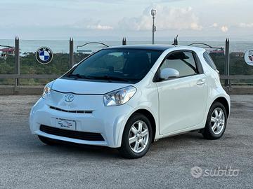 Toyota iQ 1.0 Lounge CVT 2012 Automatica