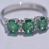 Anello Oro 18kt con diamanti 3 Smeraldi Columbia
