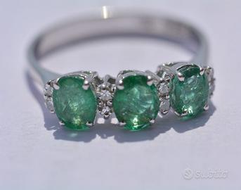 Anello Oro 18kt con diamanti 3 Smeraldi Columbia