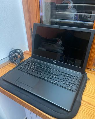 Notebook Acer Aspire E1-572G