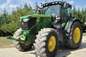 John Deere 6210 r