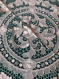 Tovaglia rotonda in pizzo di Burano