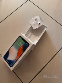 scatola con accessori iphone X