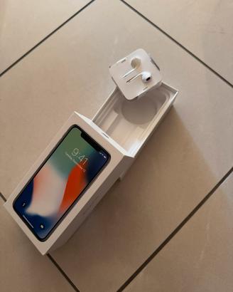 scatola con accessori iphone X