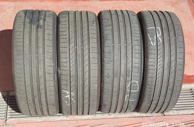 Gomme Continental 225/40 R18.