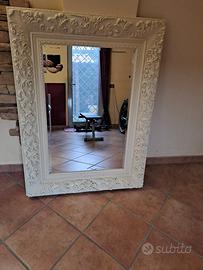 Specchio con cornice  in legno intagliato