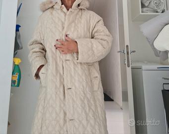cappotto trapuntato color panna con cappuccio e pe