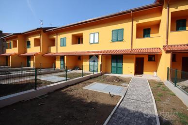 VILLA A SCHIERA A BARZANÒ