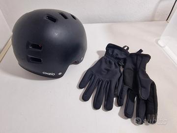 Casco e guanti Skateboard o monopattino