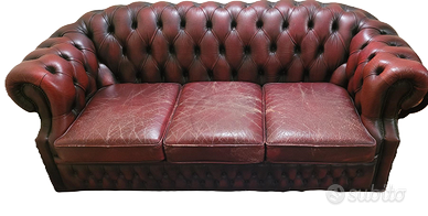 DIVANO CHESTERFIELD IN PELLE TRE POSTI