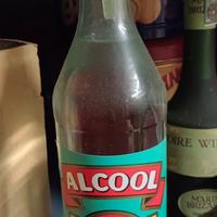 Due bottiglie di alcool etilico ha anni '80