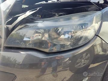 Proiettore sinistro OPEL ASTRA J del 2013