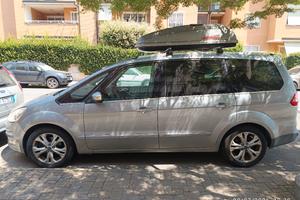 Ford Galaxy grigio metallizzato 