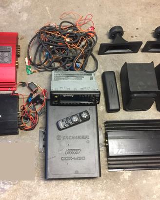 Autoradio Pioneer con caricatore e amplificatore