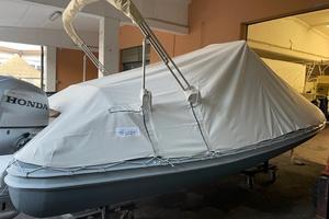 Tappezzeria nautica - cuscineria e teli su misura