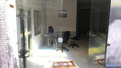Locale 55 mq in parco privato con posto auto