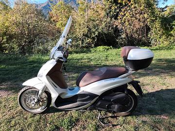 Beverly 300 i.e ABS ASR