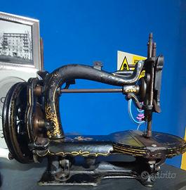 Macchina da cucirire a manovella primi 800