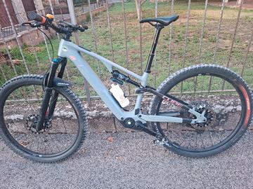 E-MTB CUBE modello AMS ONE44