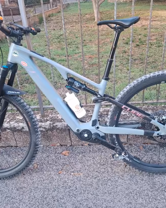 E-MTB CUBE modello AMS ONE44
